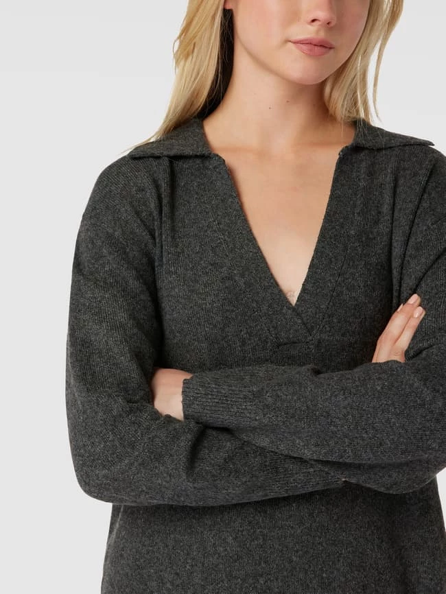 REVIEW Strickkleid Mit V-Ausschnitt - Anthrazit Meliert – Bild 3